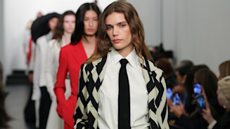 Ralph Lauren a New York: minimalismo, celebrità e un abito rosso che ha stregato tutti