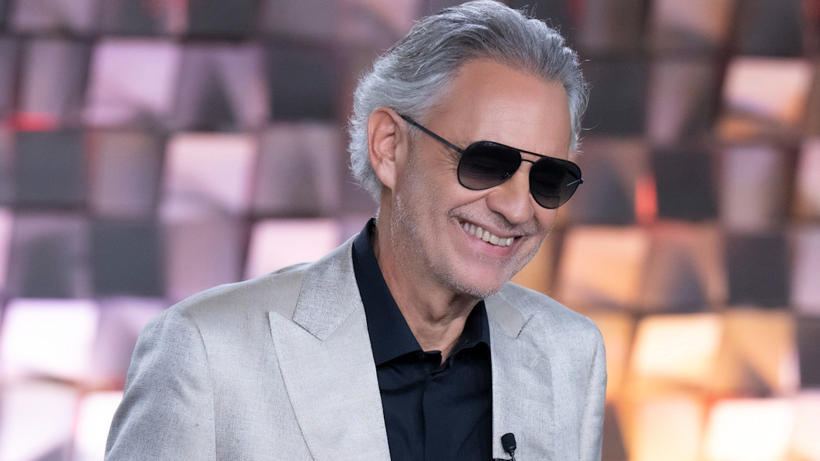 Andrea Bocelli: "Un discografico disse che potevo al massimo cantare in chiesa ai matrimoni"