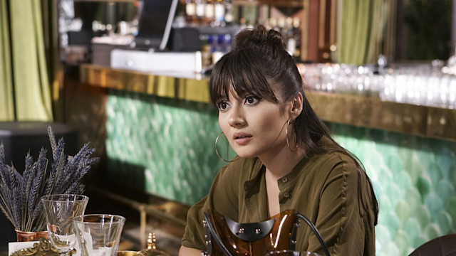 Sevda Erginci (Zeynep Yılmaz) in una scena di Forbidden Fruit 2