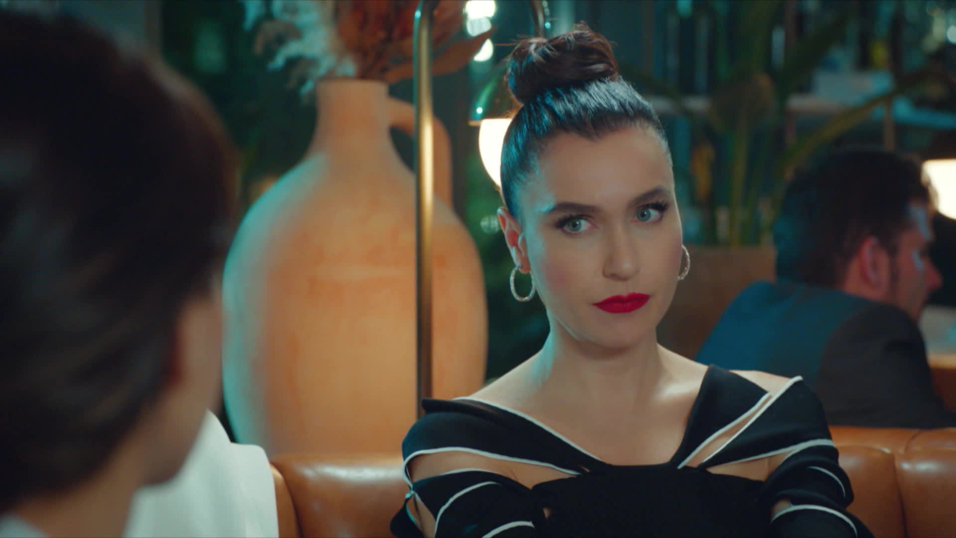 Forbidden Fruit, anticipazioni 17 luglio: Zerrin chiede spiegazioni ad  Alihan | Mediaset Infinity