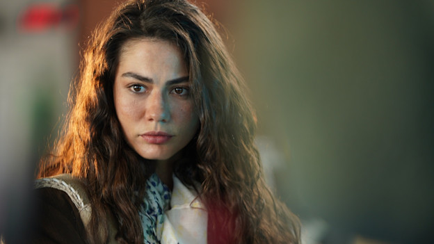 Demet Özdemir, tutte le serie disponibili su Mediaset Infinity