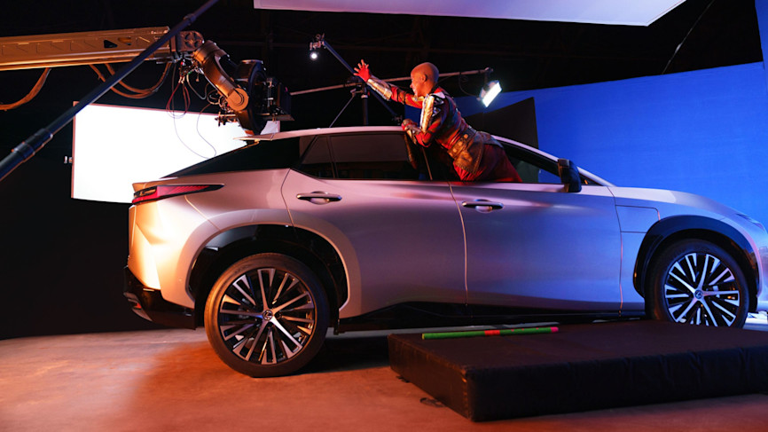 05-01-lexus-my23-rz-blackpanterwf-bts-anelectricfuture-01 05-01-lexus-my23-rz-blackpanterwf-bts-anelectricfuture-01