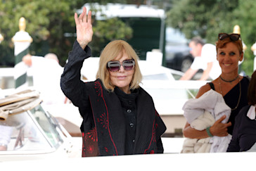 Venezia 2025, sesta giornata: Amanda Seyfried, Dwayne Johnson, Emily Blunt e il Leone d’Oro a Kim Novak