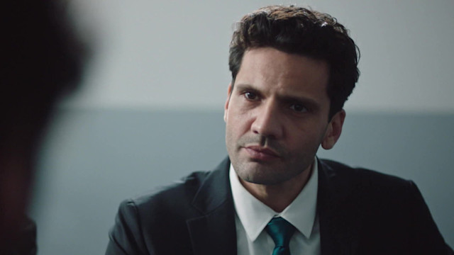 Ilgaz (Kaan Urgancıoğlu) in una scena di Segreti di famiglia