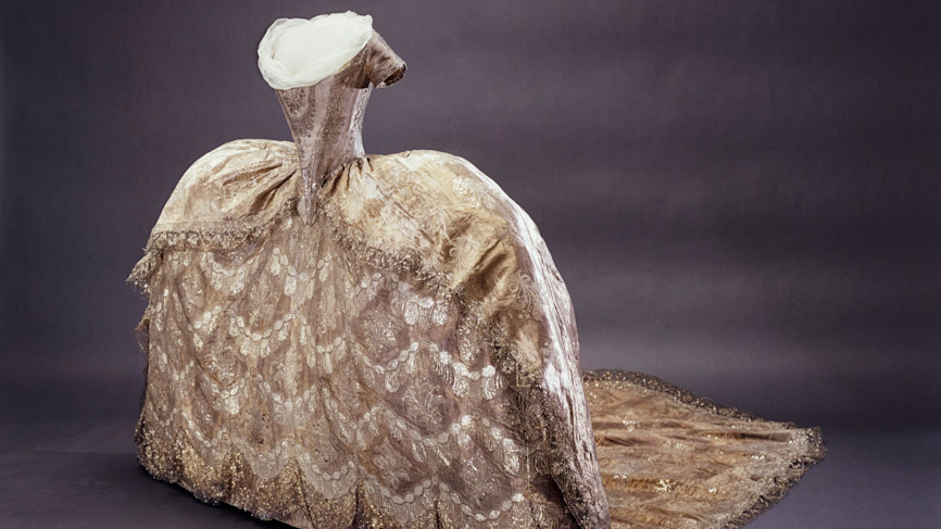 Il vestito da sposa della Duchessa Hedvig Elisabeth Charlotta, poi Regina di Svezia, replica di quello di Maria Antonietta Il vestito da sposa della Duchessa Hedvig Elisabeth Charlotta, poi Regina di Svezia, replica di quello di Maria Antonietta