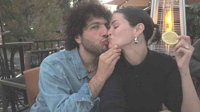 Selena Gomez e Benny Blanco, le foto romantiche al lago