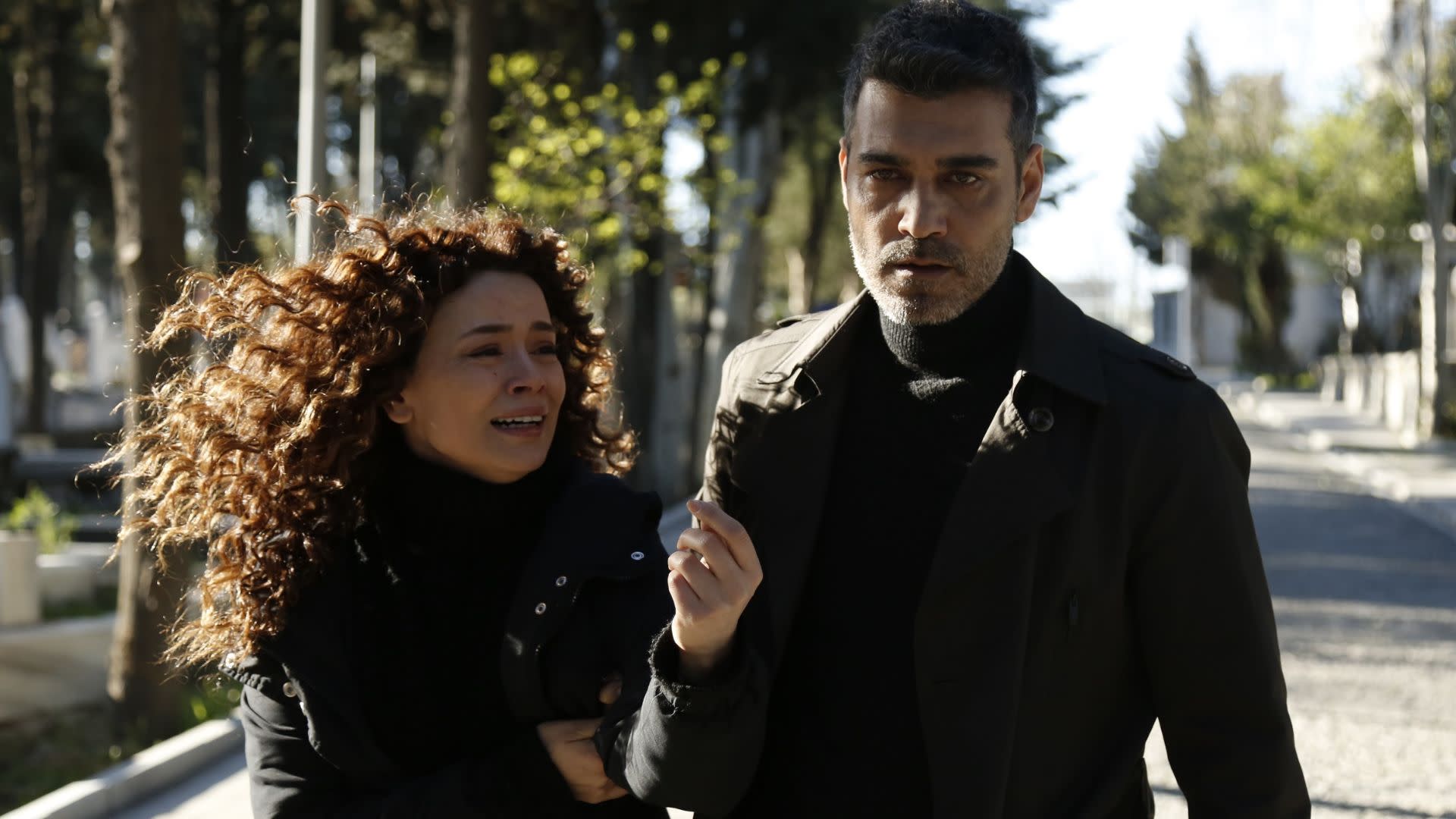 La forza di una donna, anticipazioni 14 agosto: Sarp prova a parlare con la  madre | Mediaset Infinity