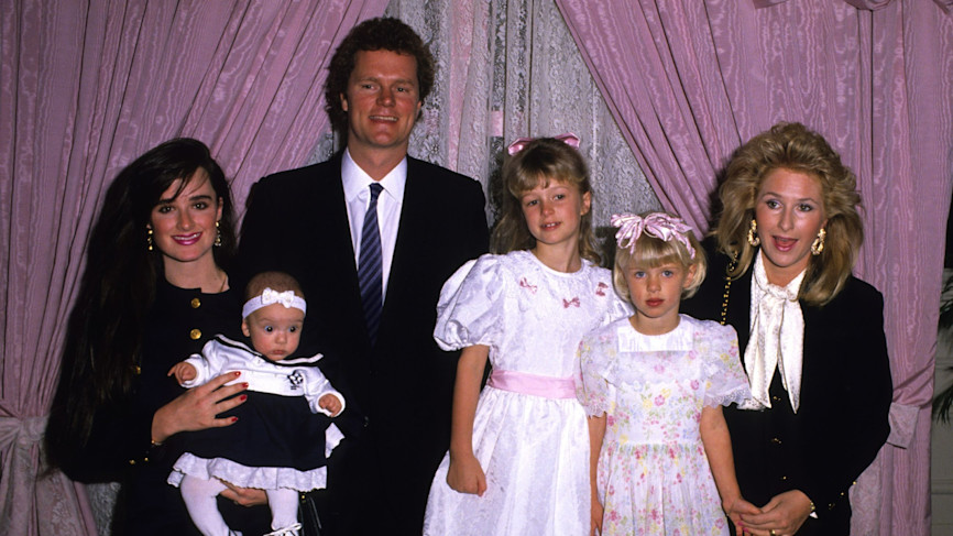 Kyle Richards e la figlia Farrah, Rick Hilton, Paris Hilton, Nicky Hilton e Kathy Hilton