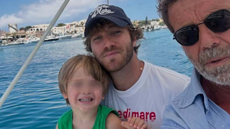 Paolo Ciavarro a Lampedusa con papà Massimo e il figlio Gabriele