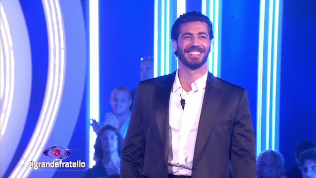 Omer Elomari entra nella Casa del Grande Fratello