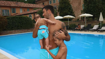 Pierpaolo Pretelli, la foto con i figli Kian e Leonardo