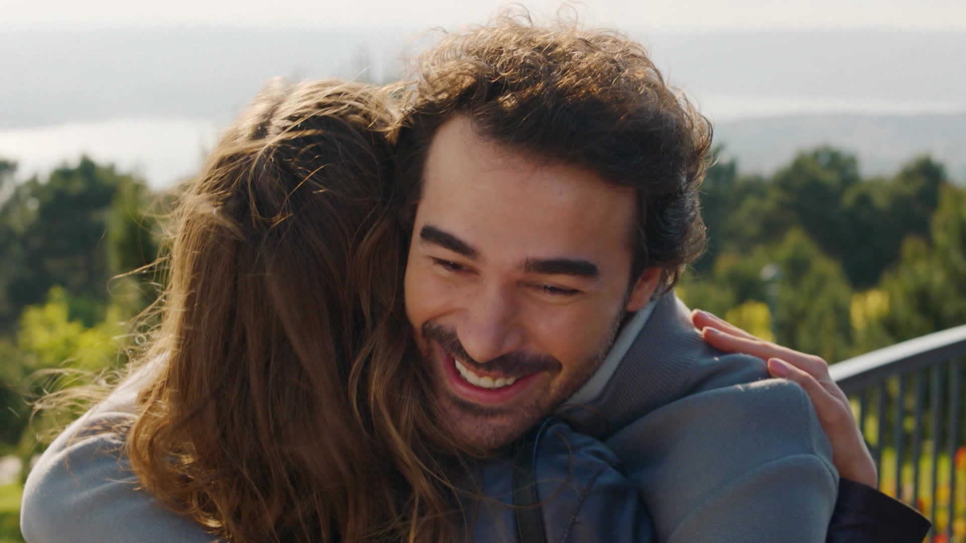 Tradimento, anticipazioni del 15 aprile: Ozan chiede a Zelis di sposarlo |  Mediaset Infinity