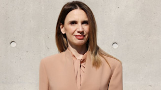 Emanuela Fanelli, conduttrice di Venezia 82: ironia ed eleganza per la protagonista della Laguna