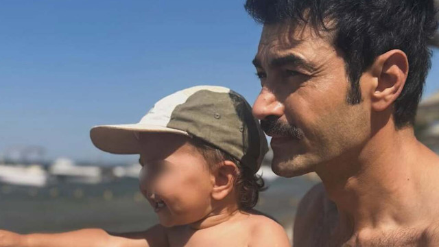 Murat Ünalmış, i teneri scatti al mare con il figlio 