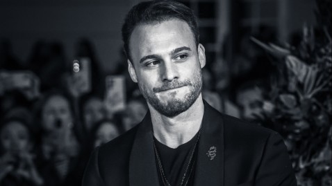 Kerem Bursin e la foto amarcord: ecco com'era al liceo