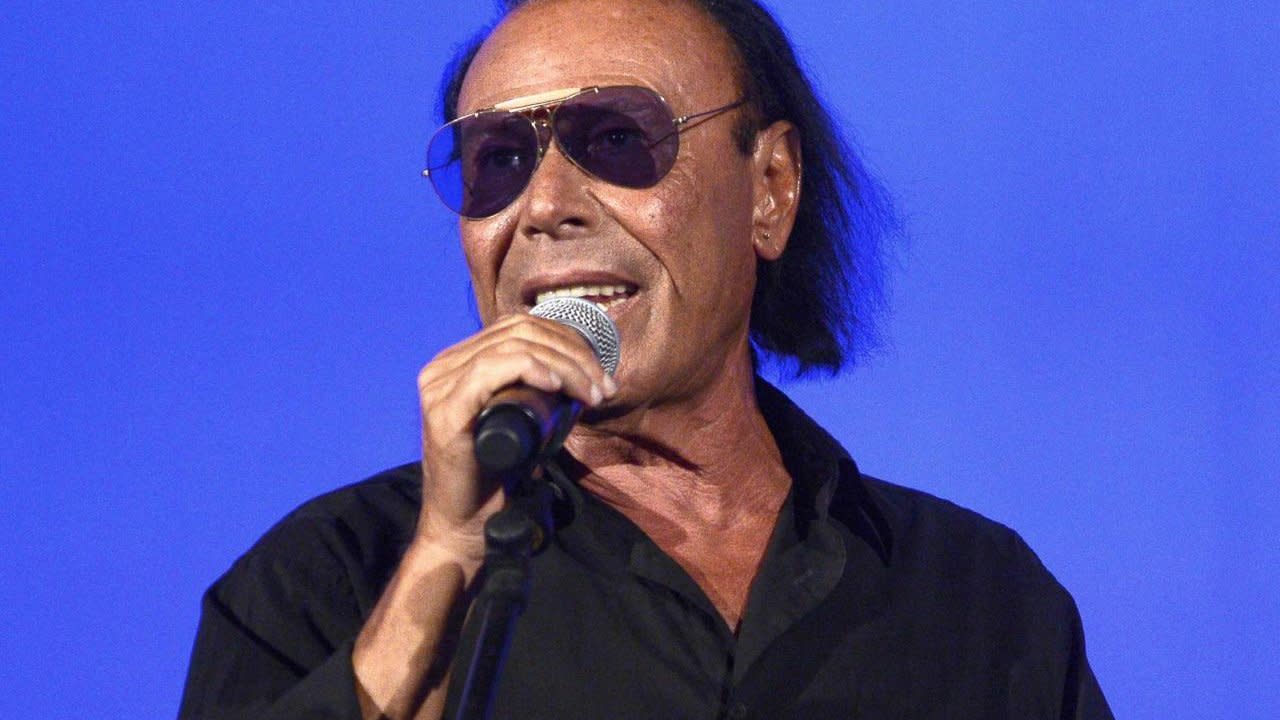 Play Cult: Antonello Venditti canta Ci vorrebbe un amico | Mediaset