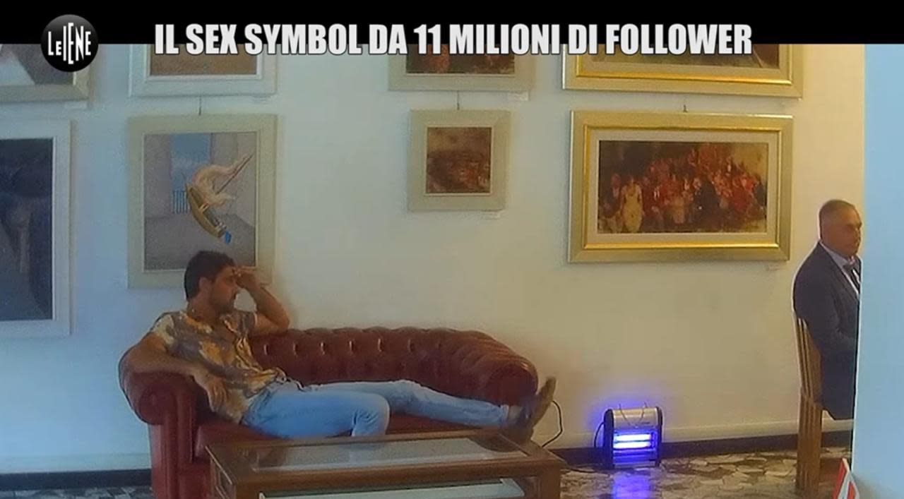 Le Iene: Michele Morrone, furto di quadri nello scherzo de Le Iene