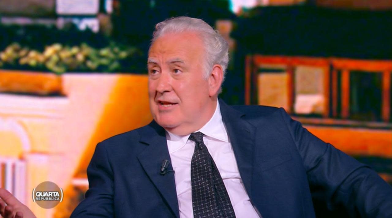 Michele Santoro "La statura di Silvio Berlusconi è fuori discussione