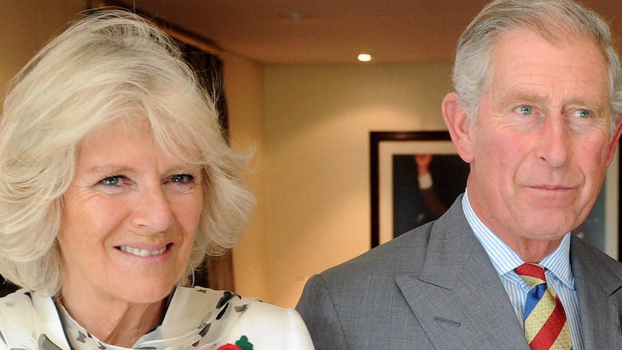 L'accusa contro la royal family: "Il nipote di Camilla vende incontri con Carlo" L'accusa contro la royal family: "Il nipote di Camilla vende incontri con Carlo"