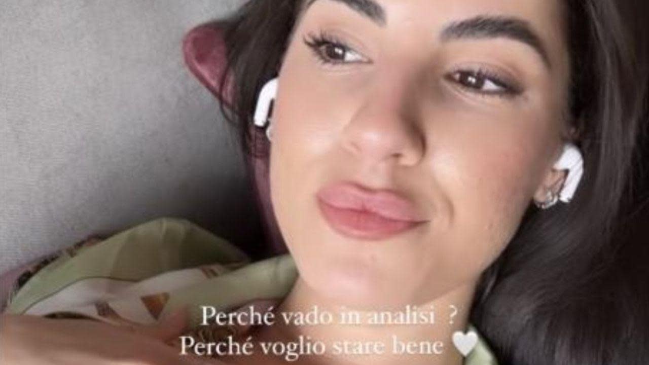 Giulia De Lellis parla della terapia: “Vado in analisi per stare bene. Ho traumi che non conoscete”