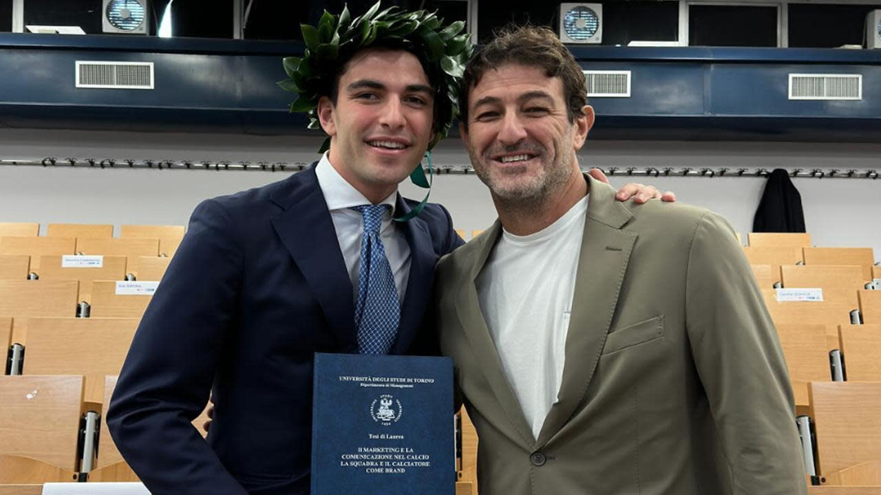 Ciro Ferrara la gioia per la laurea del terzo figlio Orgogliosi di te Mediaset Infinity