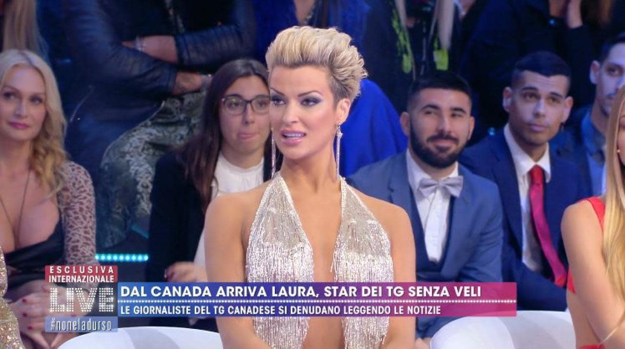 Laura Desiree racconta il tg senza vestiti | Mediaset Infinity